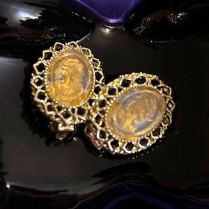 VTG Heavy Gold Tone Metal Amber glass Cameo Intaglio Clip earrings. Unbranded